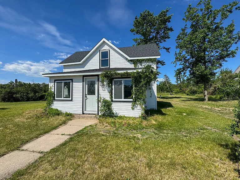 1085 E Ave NE — Photo 15