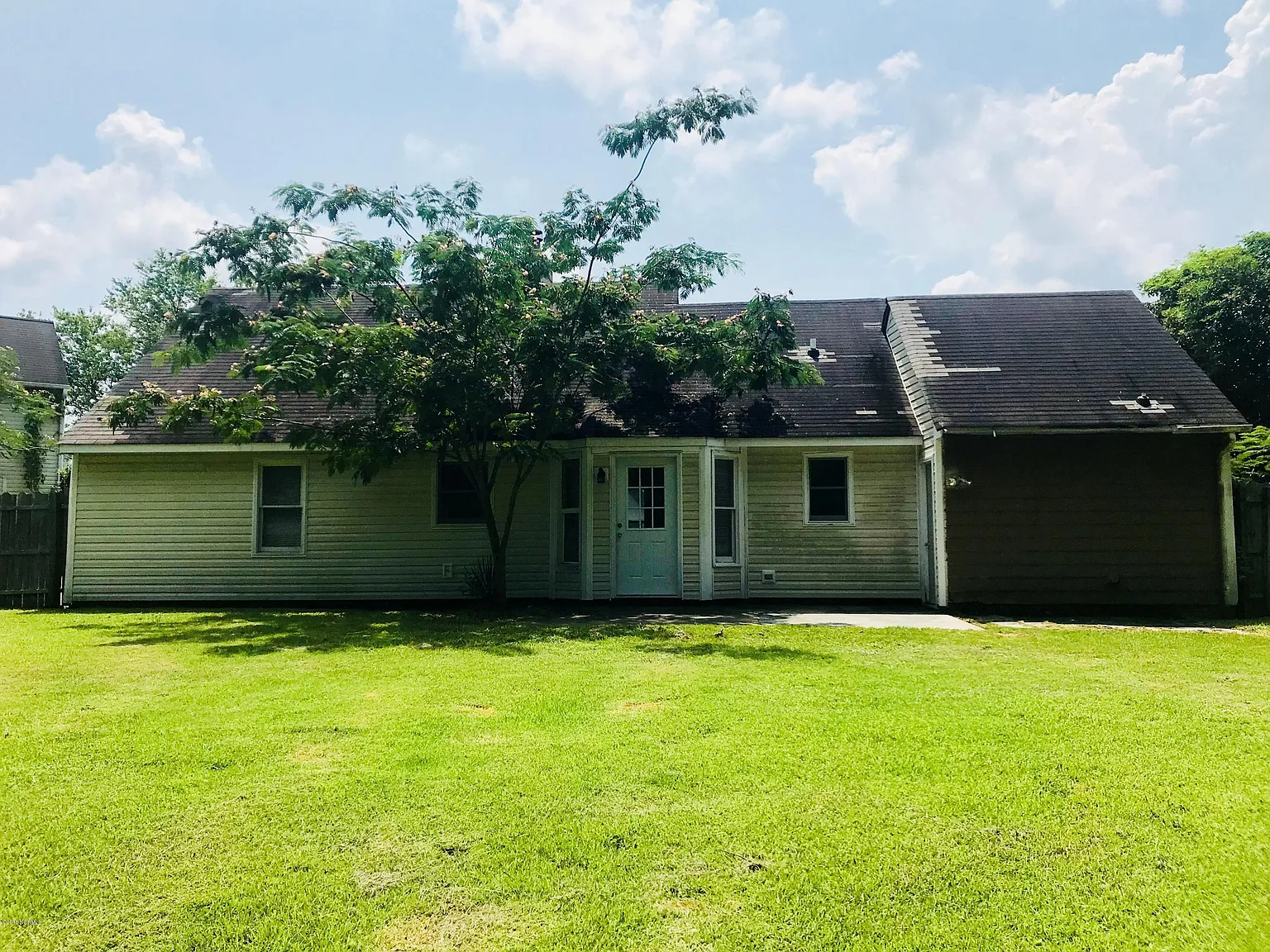 3 bed, 2.0 bath, $1,300 — Photo 4
