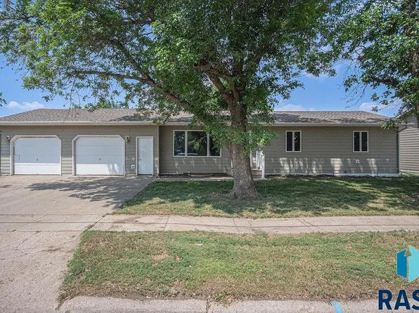 330 E Drake Ave, Salem, SD 57058