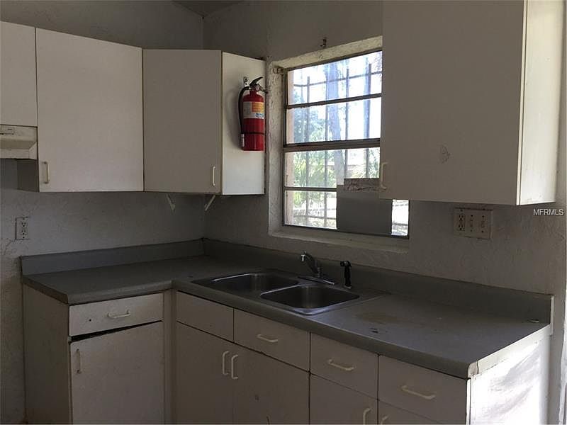 2nd image of 3020 Maple Ave