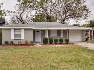7813 Whitney Dr, White Settlement, TX 76108