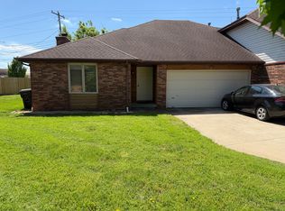 4138 S Parkhill Ct, Springfield, MO 65807