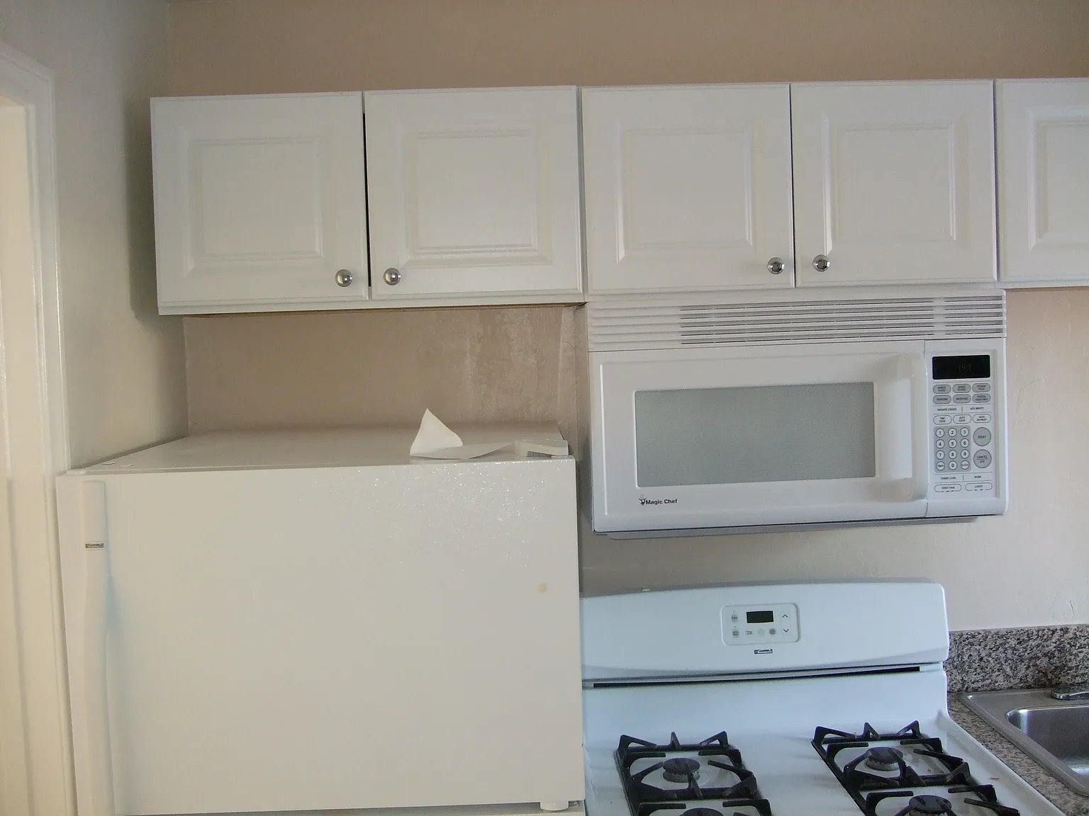 1 bed, 420 sqft, $1,900 — Photo 2