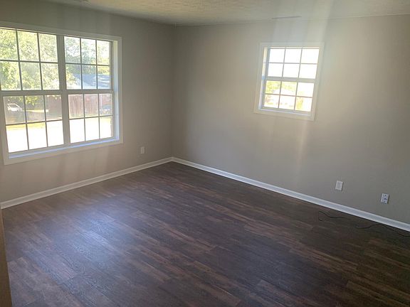 4th image of 152 Centennial Dr