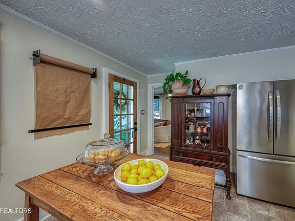 5th image of 622 Balsam Dr
