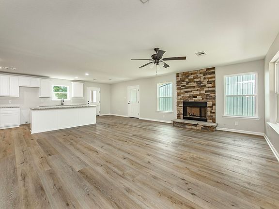 5th image of 583 Franklin Ln