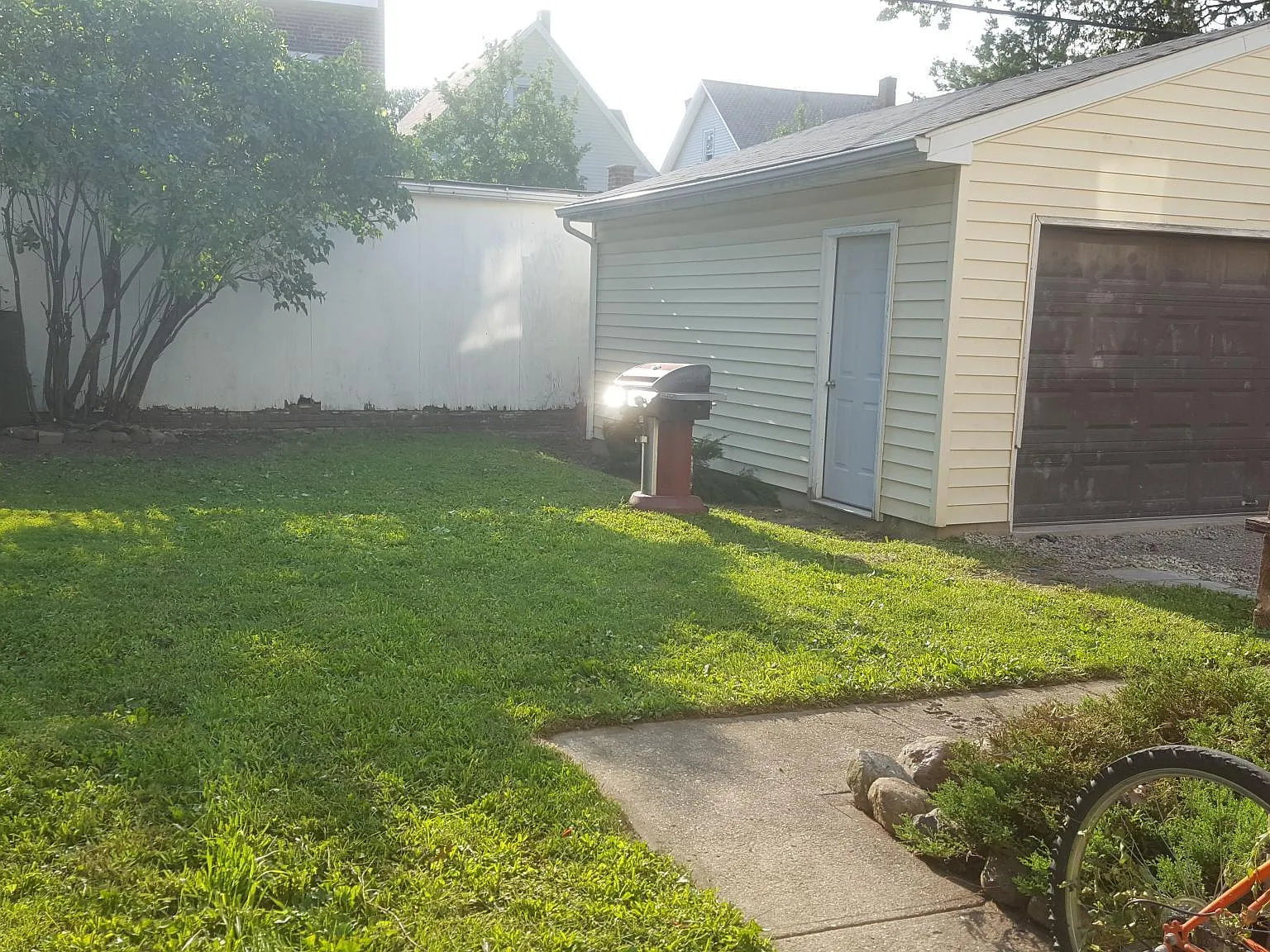 1466 Winchester Ave — Photo 3