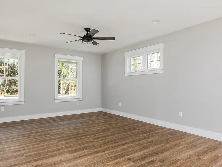 39 Neptune Dr — Photo 5