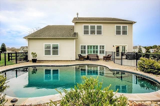 1st image of 122 Rockridge Point Dr