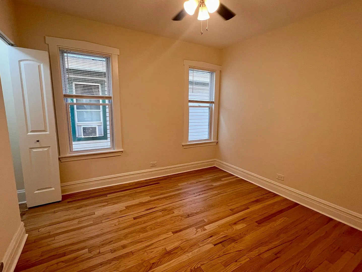 5054 N Lockwood Ave - 5054-2 — Photo 3