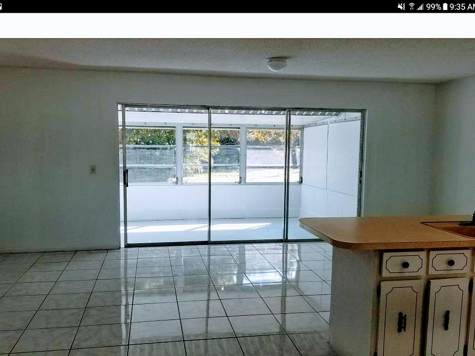 1st image of 216 SE Fallon Dr