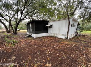 102 Oak Ln, Interlachen, FL 32148