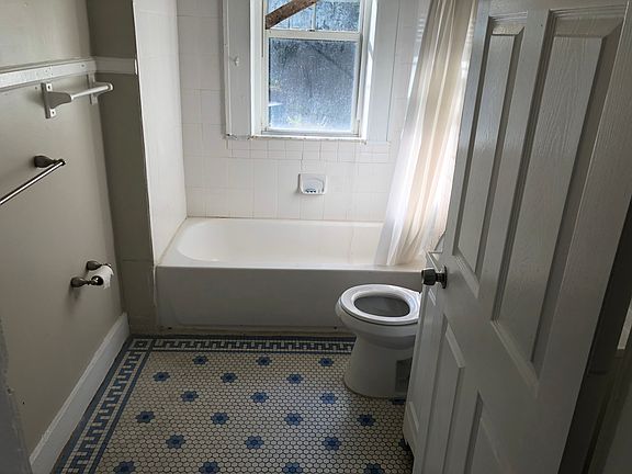 4th image of 1845 Union St S