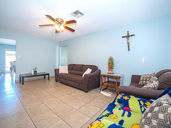 5th image of 862 W Patricia St