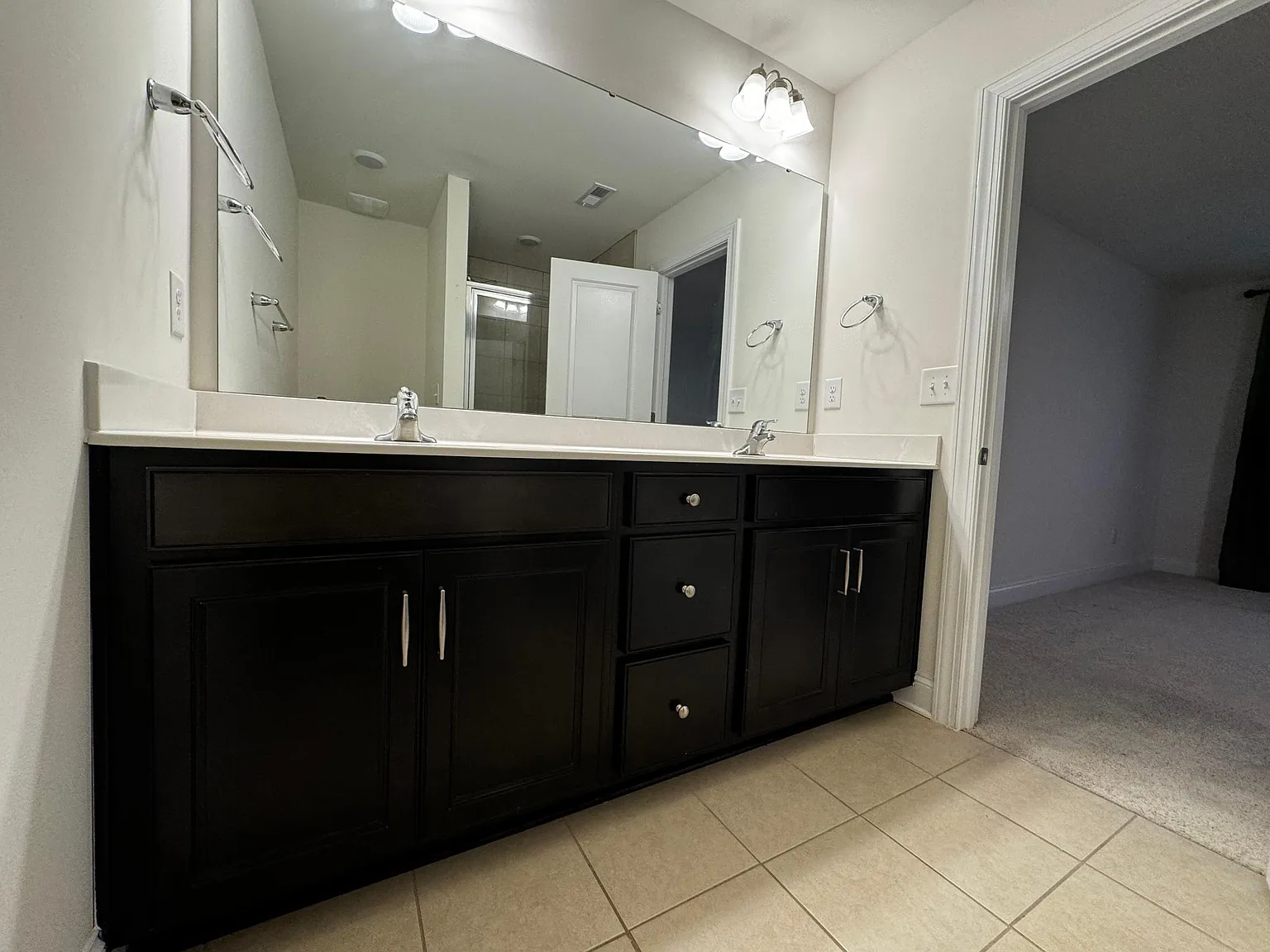 3 bed, 1695 sqft, $2,325 — Photo 4
