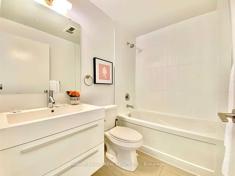 297 College St #1511 — Photo 24