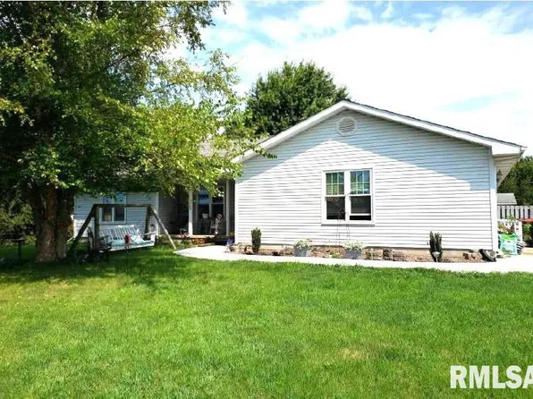 701 W Dean St, Virden, IL 62690