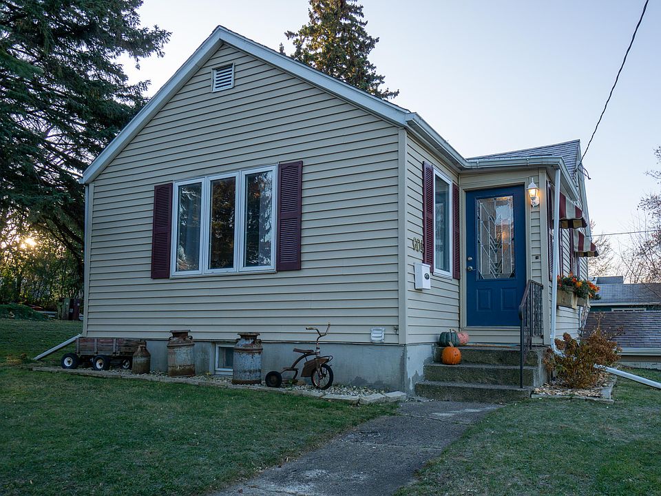 1st image of 604 1st Ave NE