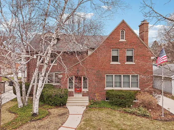 7500 Hillcrest DRIVE, Wauwatosa, WI 53213