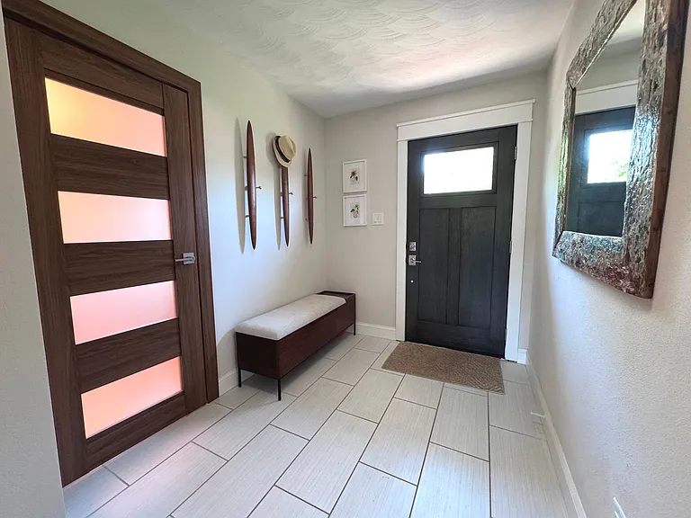 928 General Stuart Dr — Photo 3
