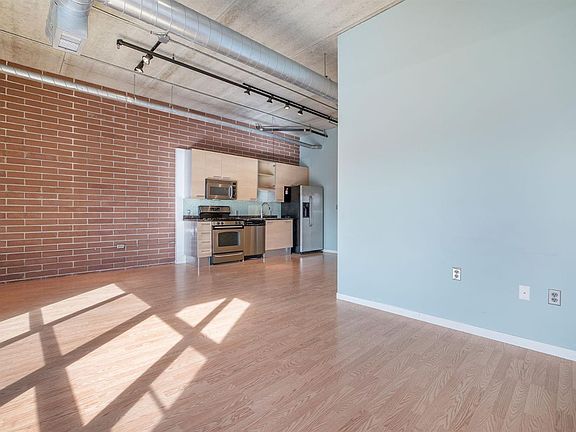 4th image of 322 E Liberty St APT 10