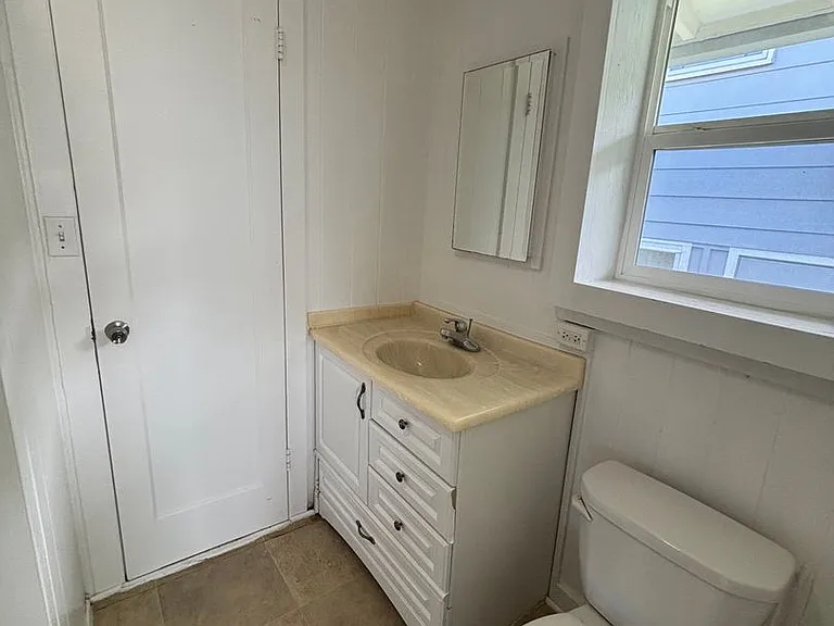 317 Kapulei St — Photo 11