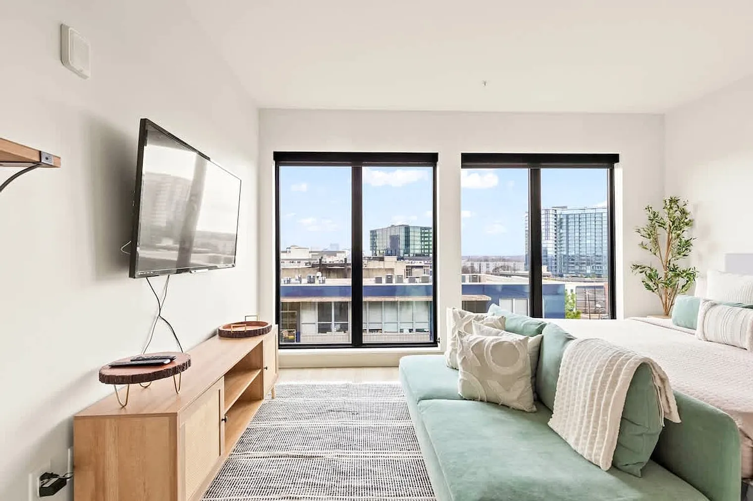 Studio, 1.0 bath, 495 sqft, $4,033 — Photo 1