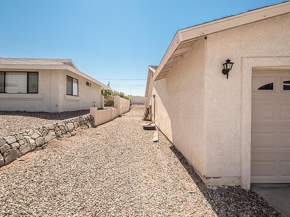 3rd image of 2820 Yuma Dr