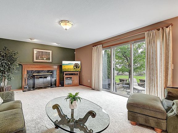 5th image of 9284 Hampshire Ct