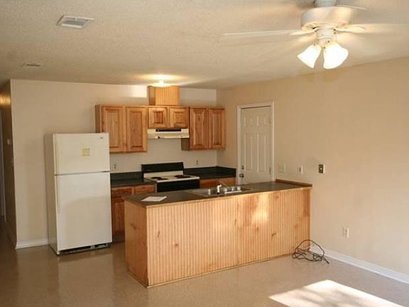2nd image of 1003 N F St Unit A