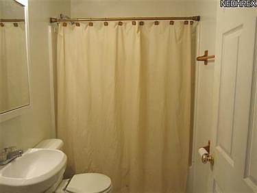 3rd image of 18413 Parkmount Ave