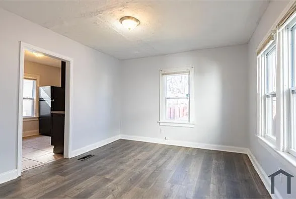 359 Clarendon Ave — Photo 41