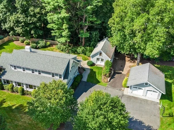 32 Farm St, Medfield, MA 02052