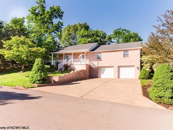 64 Lawrence St, Morgantown, WV 26508