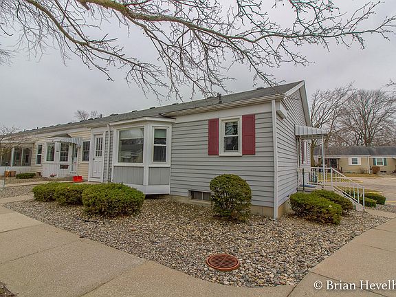 3rd image of 1001 Village Ln #1001