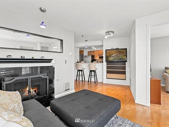 5th image of 530 Melrose Ave E APT 506