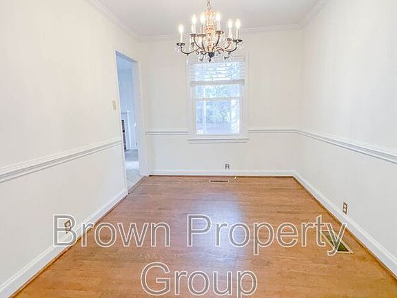 5th image of 2522 Mirror Lake Dr