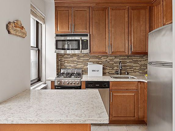 3rd image of 425 E 79th St APT 6B
