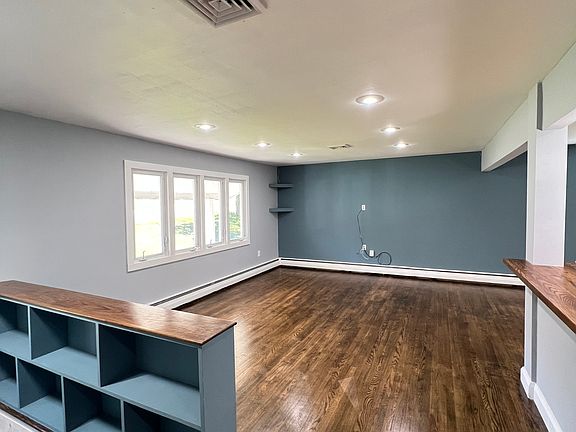 3rd image of 13 Lakeview Dr #1