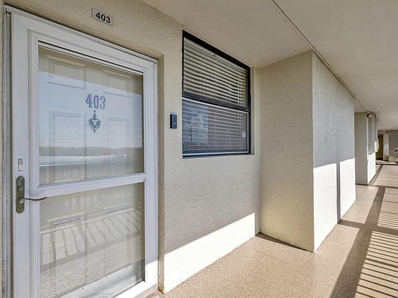 4th image of 115 Lake Emerald Drive #403