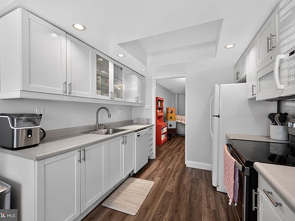 4th image of 345 Saybrook Ln #152