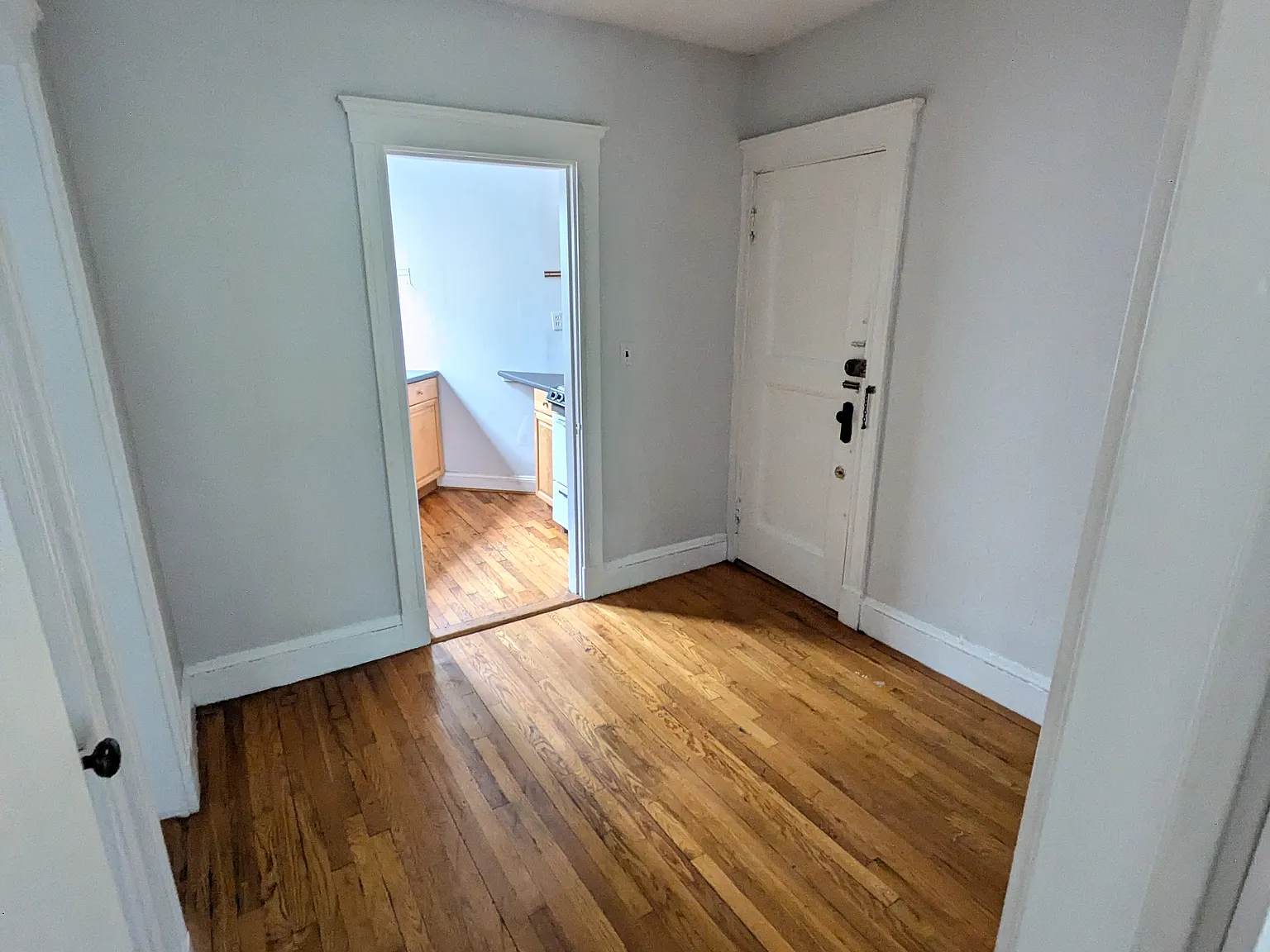 1 bed, 444 sqft, $2,400 — Photo 1