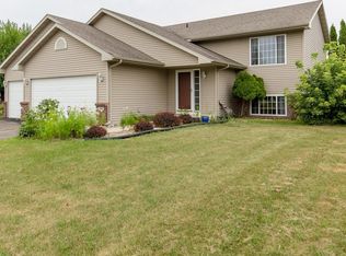 360 E Woodridge Dr, Le Center, MN 56057