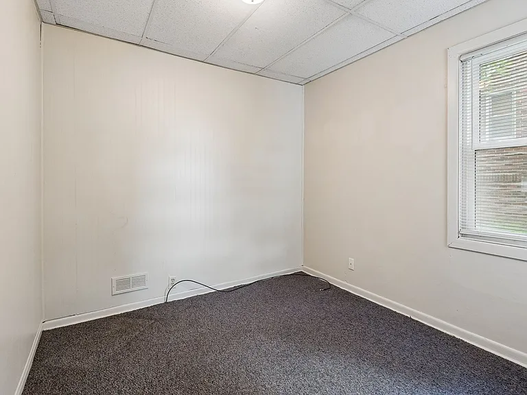 425 Bancroft St — Photo 14