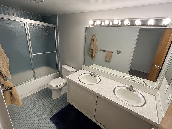 5th image of 543 Church St APT 1