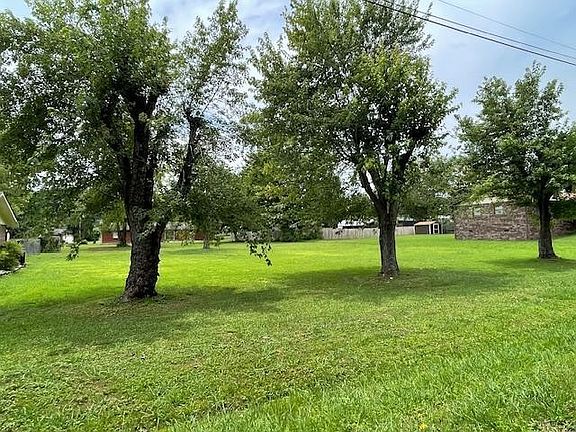 3rd image of 229 Caton Rd