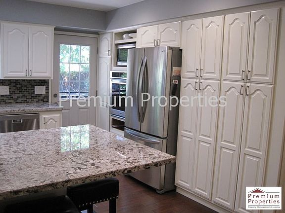 5th image of 108 Golden Hill Pl