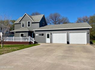 1222 4th St, Langdon, ND 58249