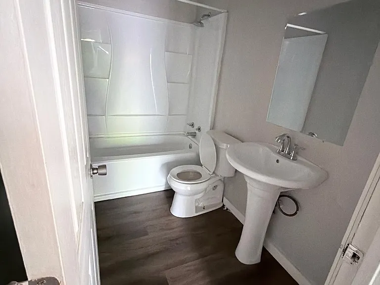 718 & 720 Wilson St #718 — Photo 6