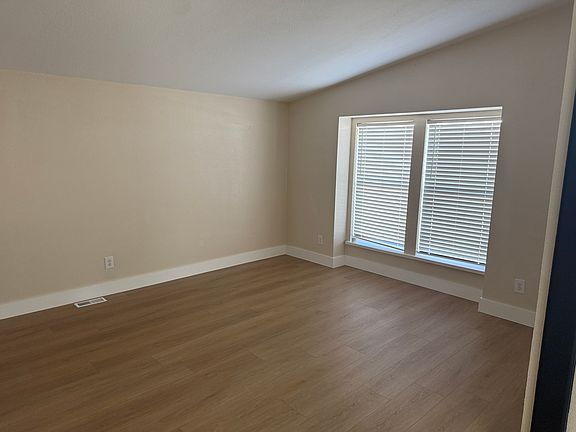 5th image of 691 Prairie Ave